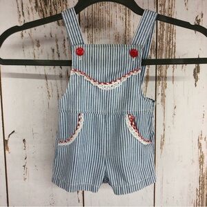 Vintage Bib Overalls, Size Small. Measures similar to a 3-6 months.